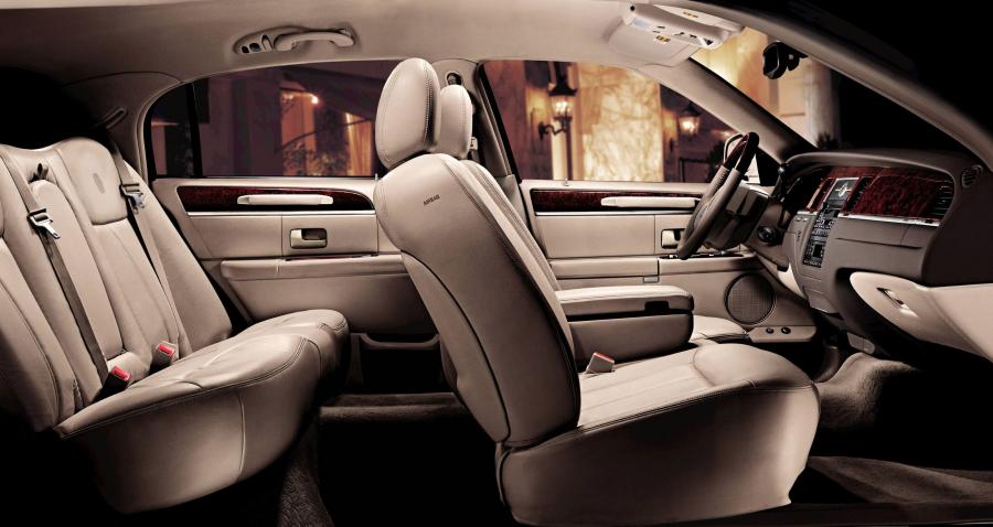  Lincoln Town Car 2003 года  (фото 42 из 68)